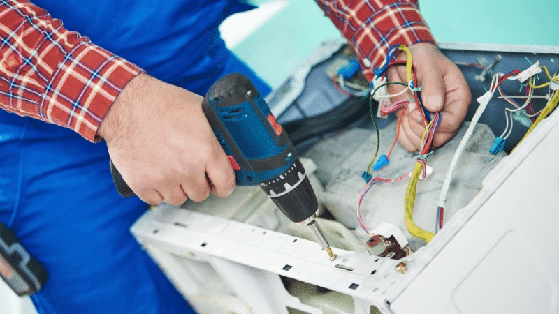 Çayırova Hotpoint Hotpoint çamaşır makinesi kart tamiri – Su almama arızası orijinal parça ile giderildi. - Teknik servis örneği